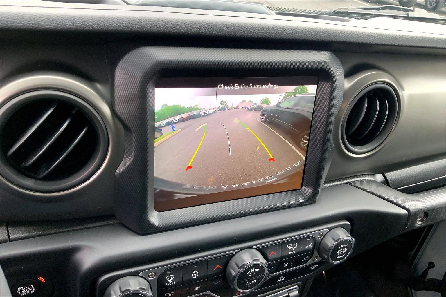 Used 2023 Jeep Wrangler Unlimited w/ Sun & Screen Package AWD/4WD image 25