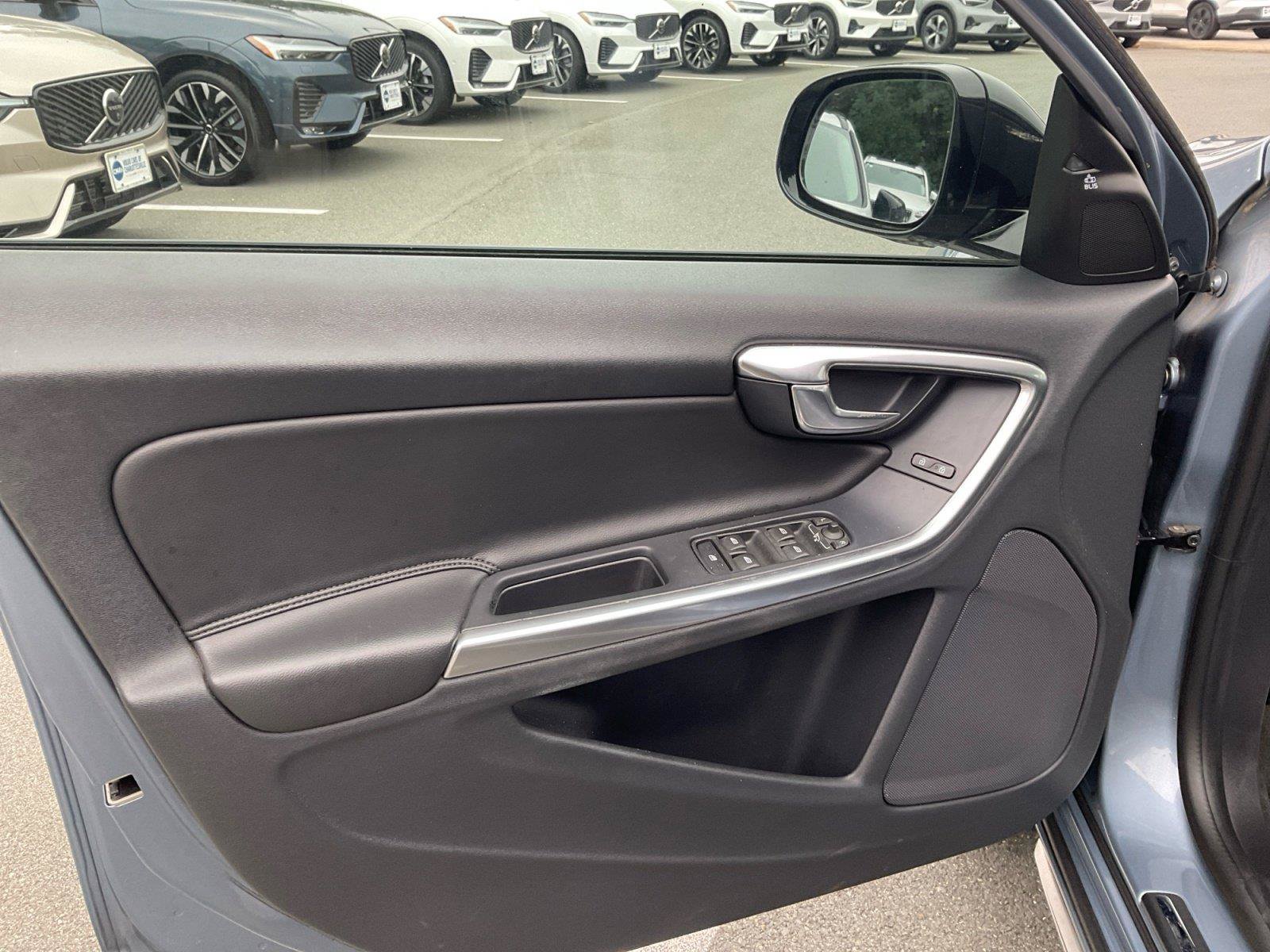 Used 2018 Volvo V60 T5 Cross Country AWD/4WD image 18