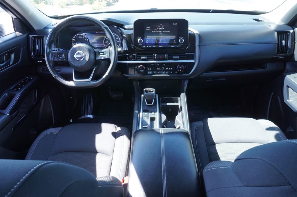 Certified 2025 Nissan Pathfinder SV image 12