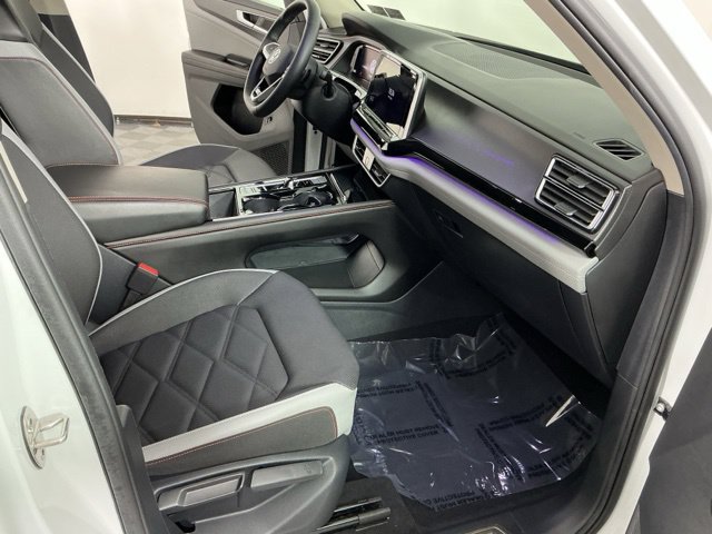 Used 2024 Volkswagen Atlas Peak Edition SE AWD/4WD image 12