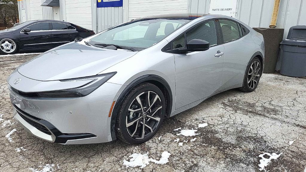 Used 2026 Toyota Prius Plug-In Hybrid image 2