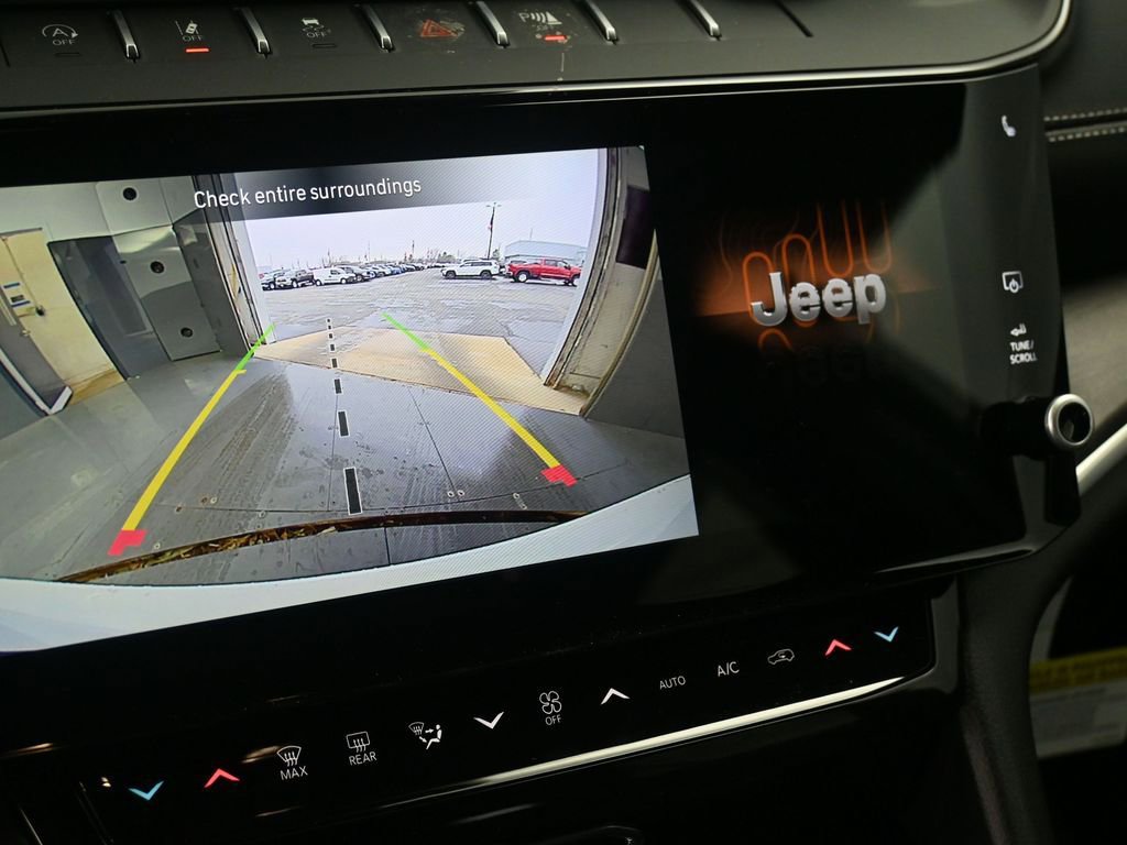 New 2026 Jeep Grand Cherokee Altitude image 22