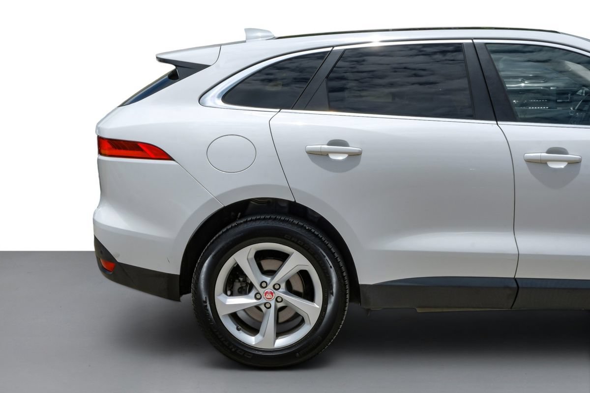 Used 2019 Jaguar F-PACE Premium AWD/4WD image 6