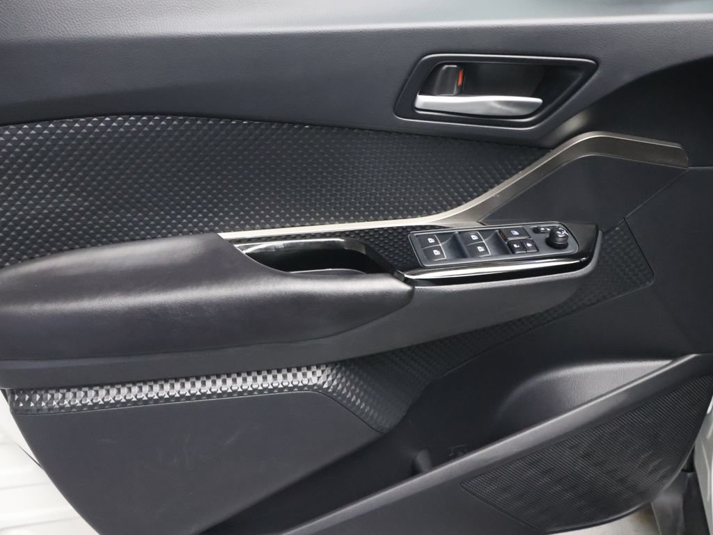 Used 2019 Toyota C-HR XLE FWD image 15