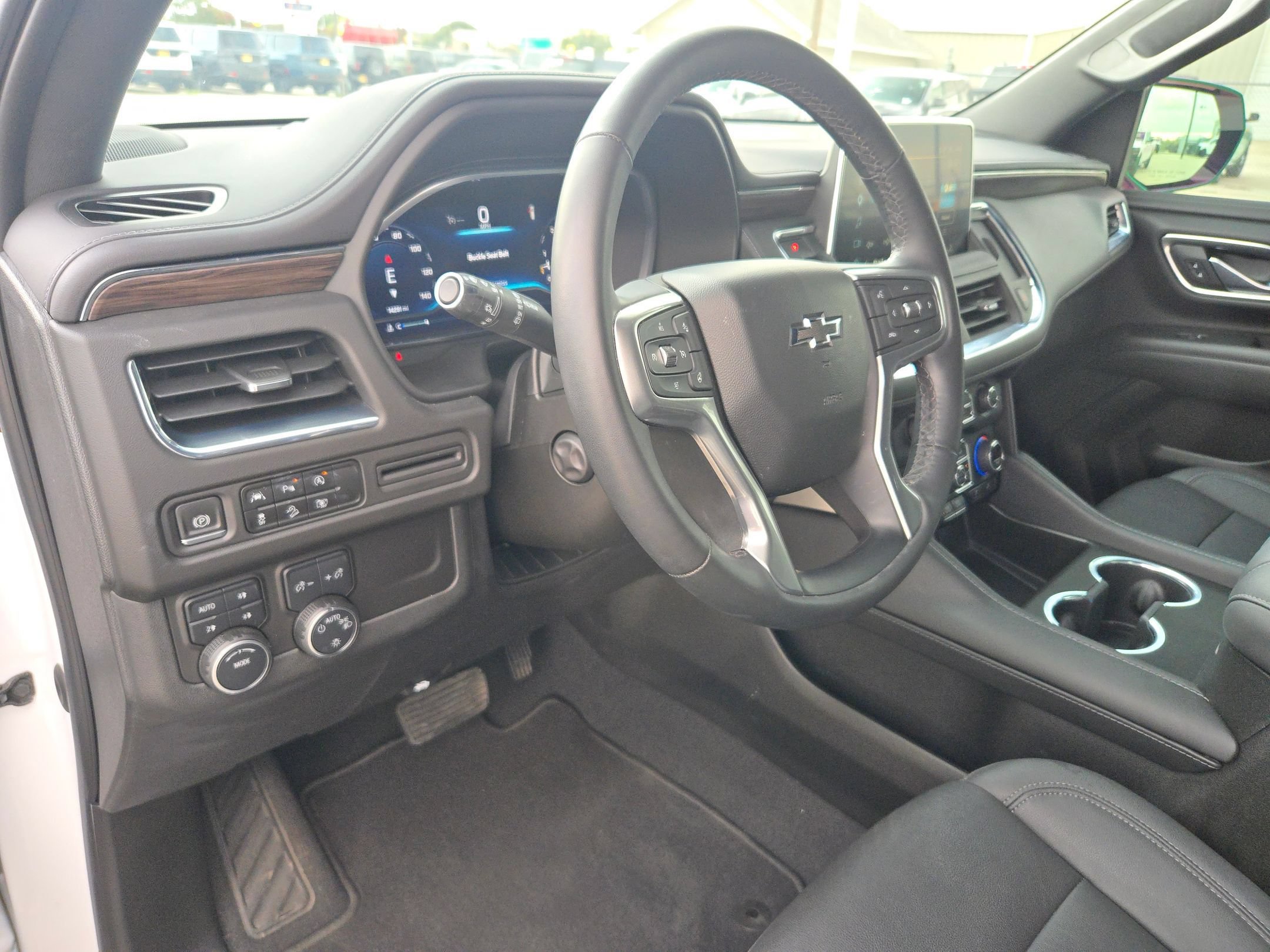 Used 2023 Chevrolet Suburban Z71 w/ Luxury Package AWD/4WD image 10