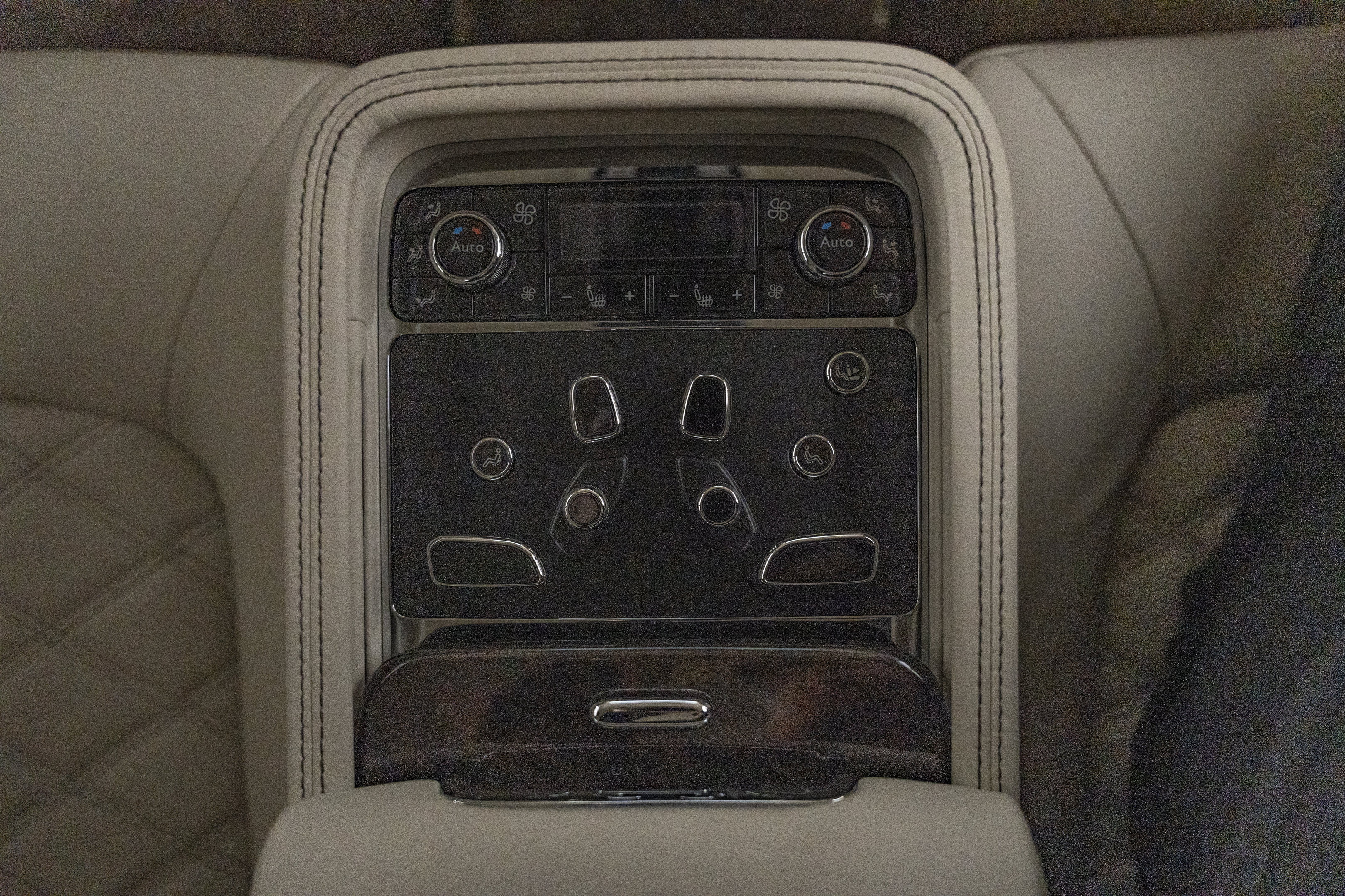 Used 2013 Bentley Mulsanne RWD image 41