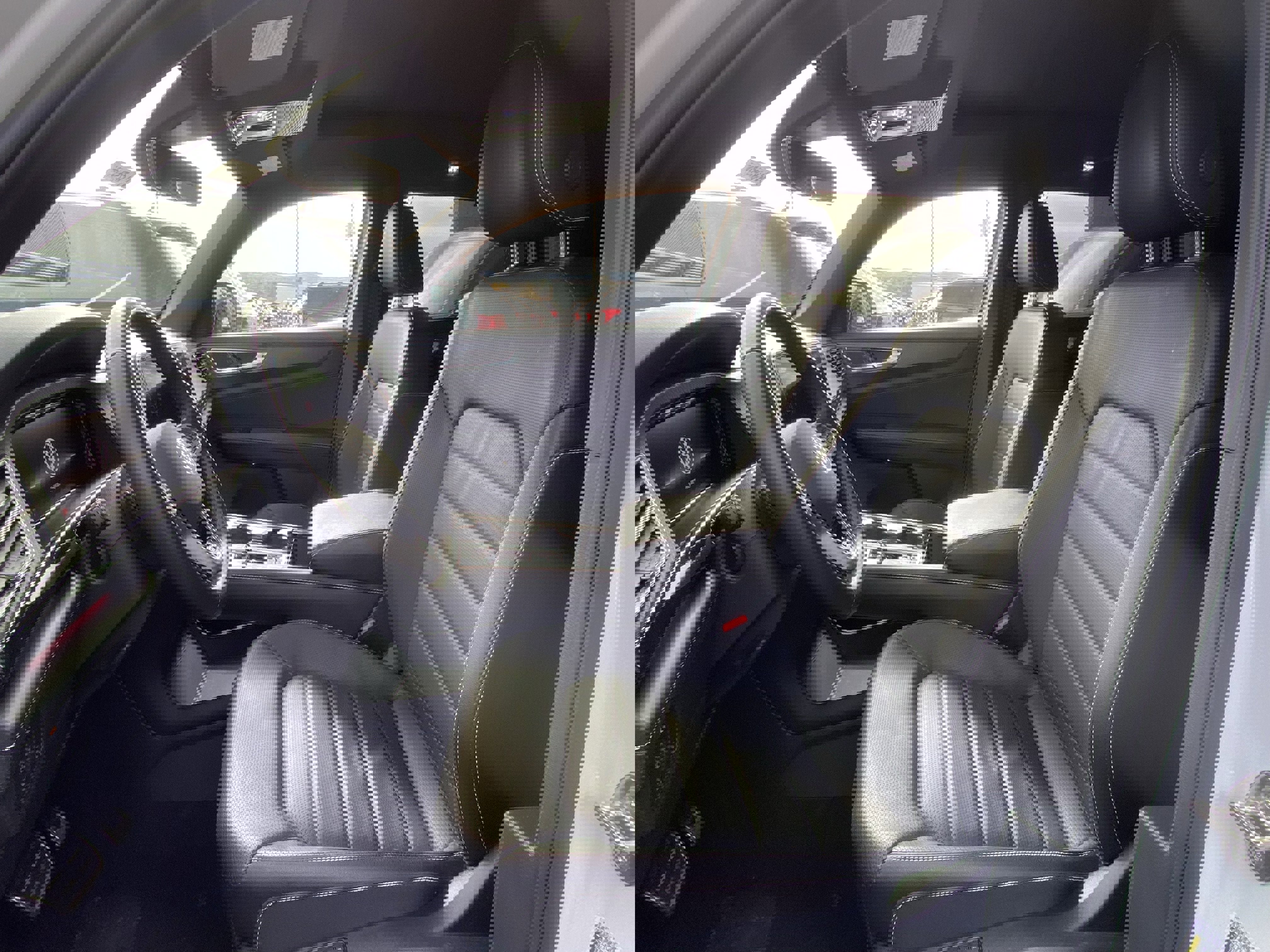 Used 2025 Volkswagen Atlas Cross Sport SEL R-Line image 10