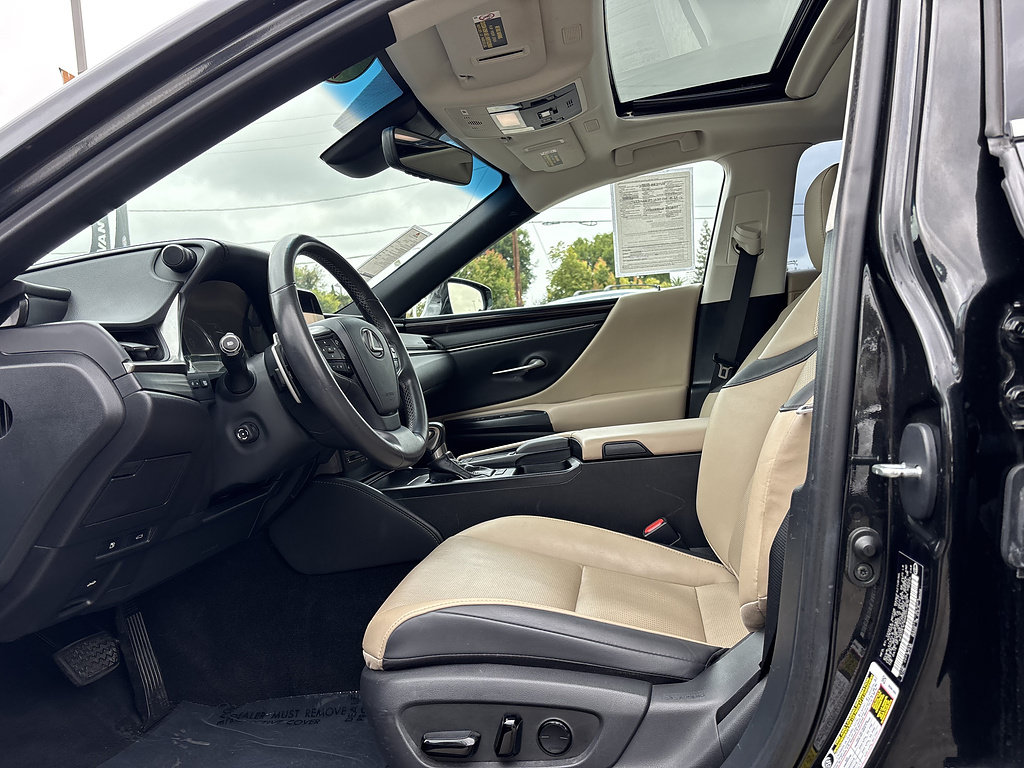 Used 2021 Lexus ES 300h w/ Premium Package FWD image 12