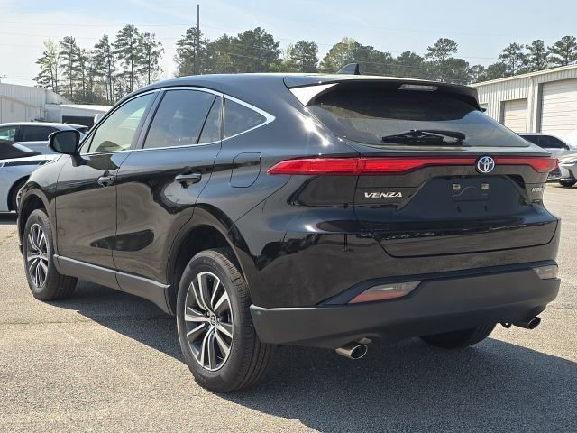 Used 2022 Toyota Venza LE image 3