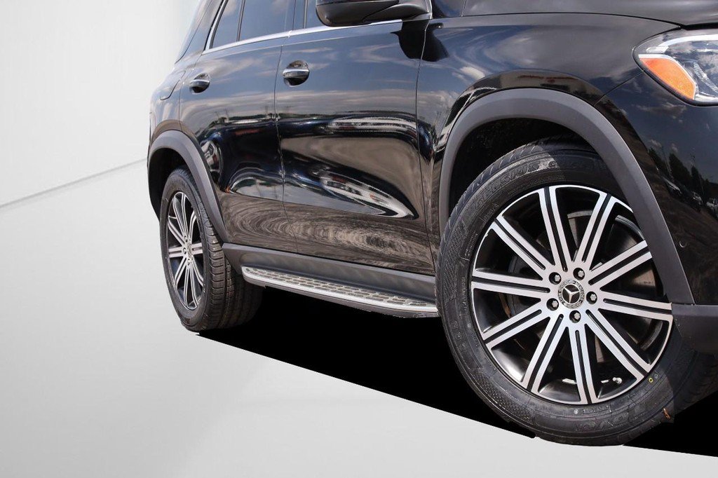 Used 2025 Mercedes-Benz GLE 450e 4MATIC image 3