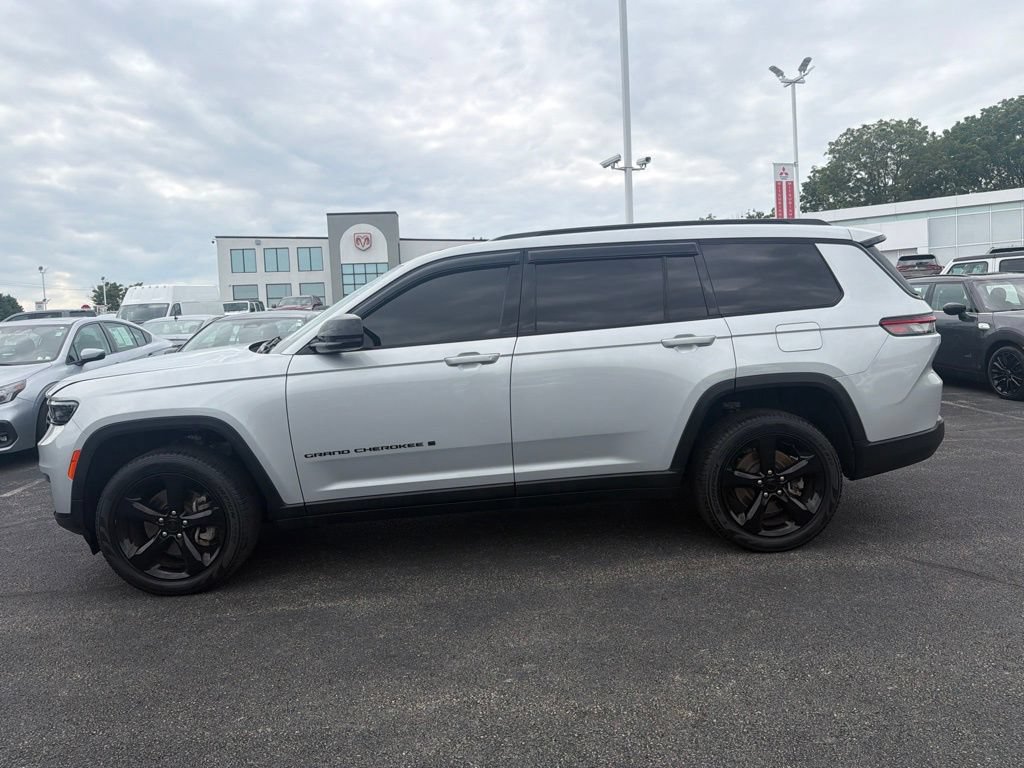 Used 2024 Jeep Grand Cherokee L Limited w/ Black Appearance Package AWD/4WD image 2