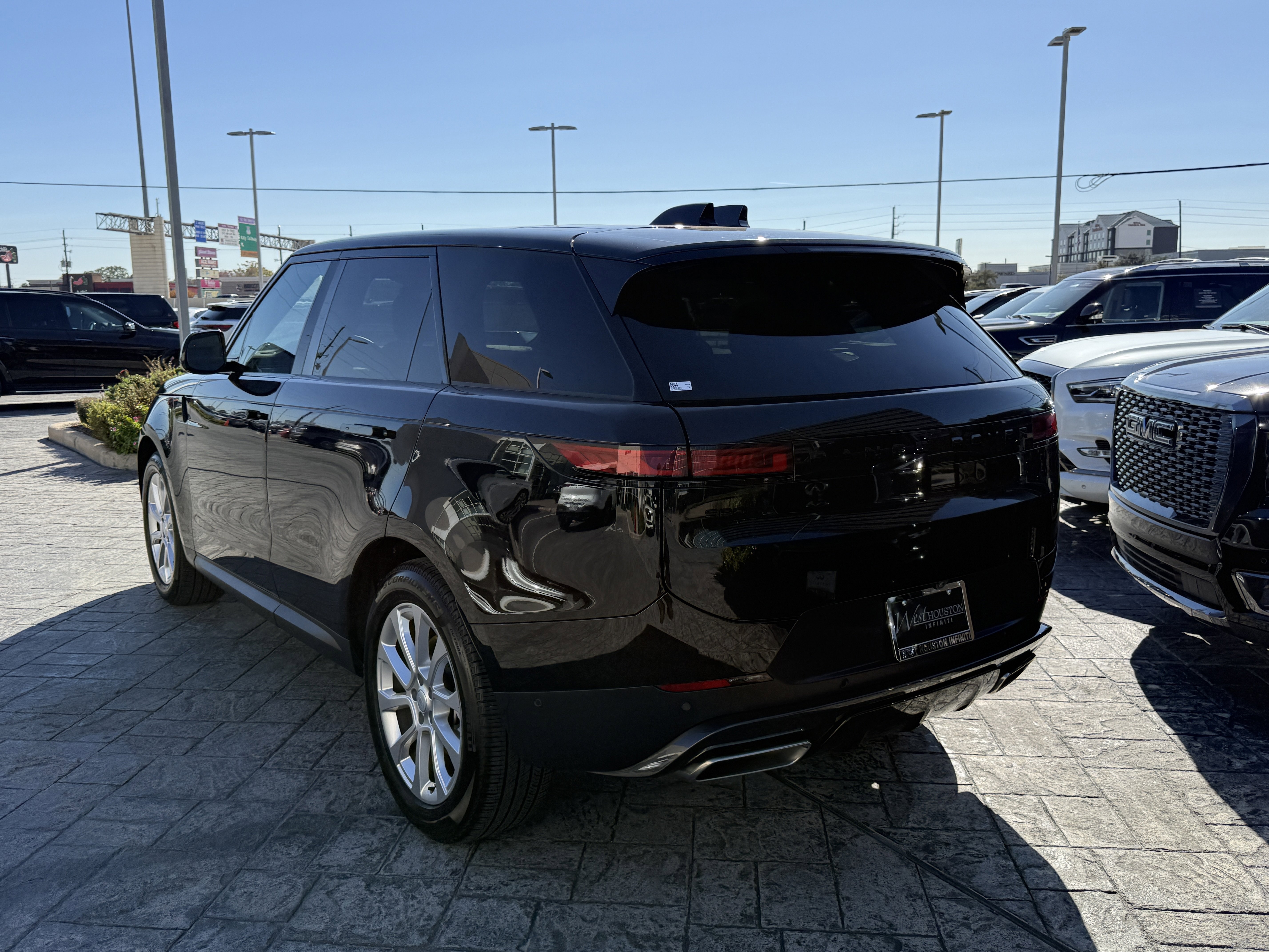 Used 2025 Land Rover Range Rover Sport SE image 5