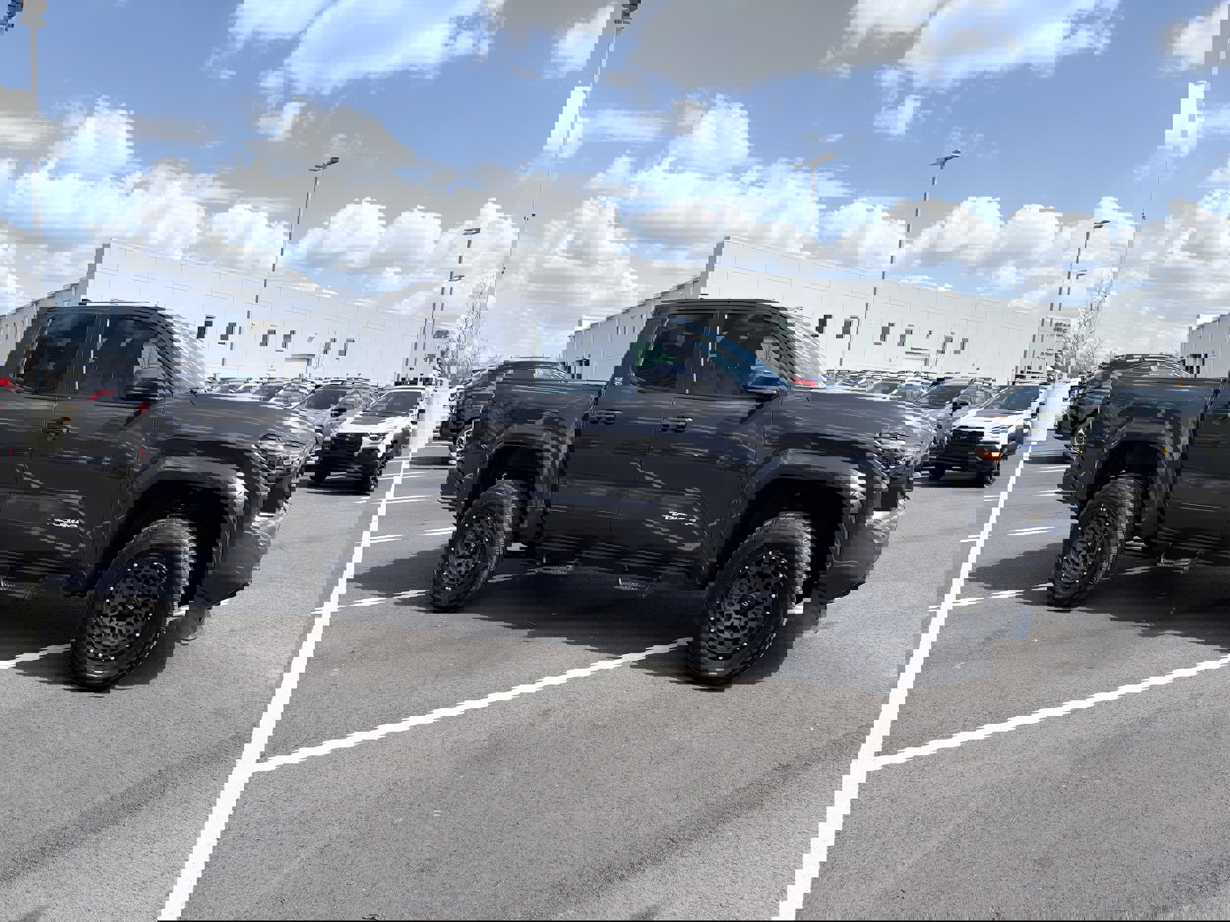 Used 2025 Toyota Tacoma SR5 AWD/4WD image 7