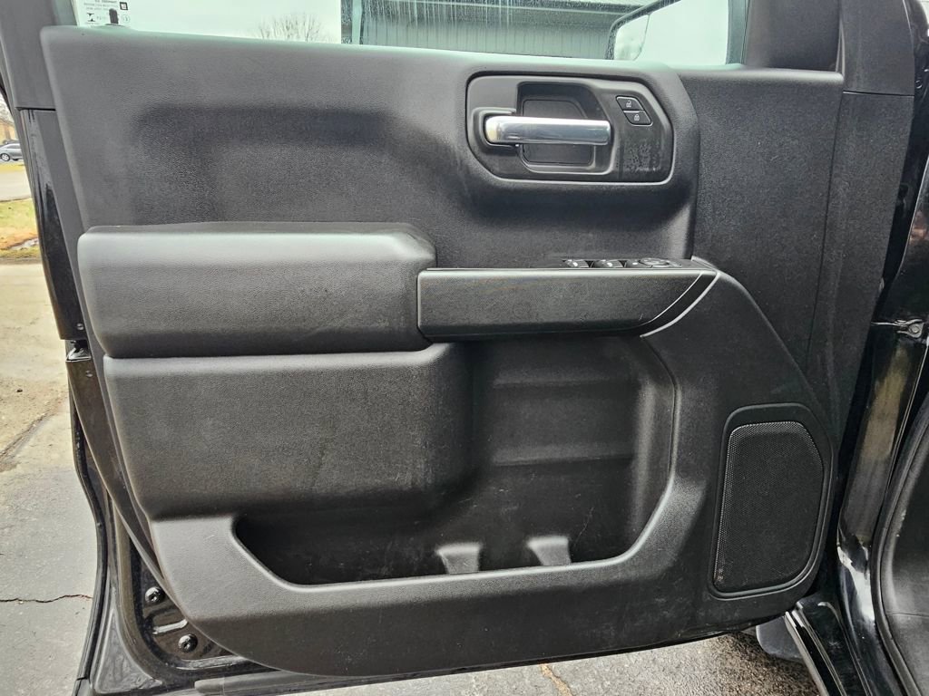 Used 2020 Chevrolet Silverado 1500 Custom w/ Custom Value Package image 11
