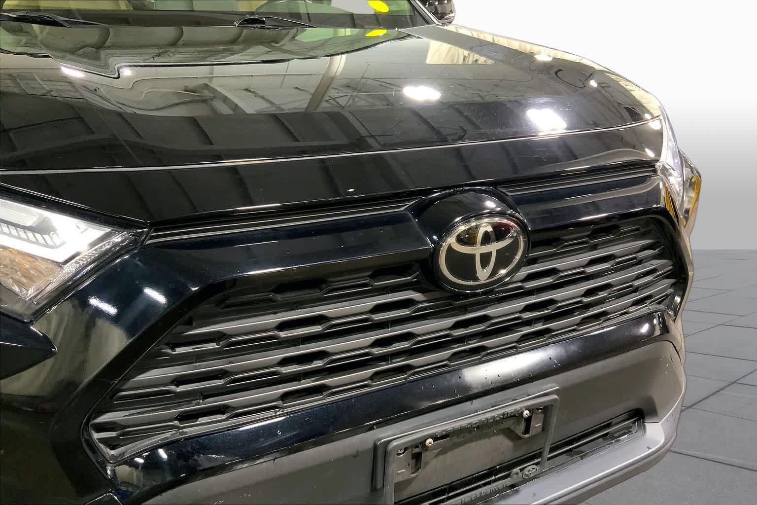 Used 2023 Toyota RAV4 XLE Premium AWD/4WD image 30