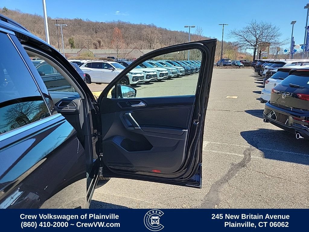 Used 2018 Volkswagen Tiguan SE w/ Panoramic Sunroof Package image 41