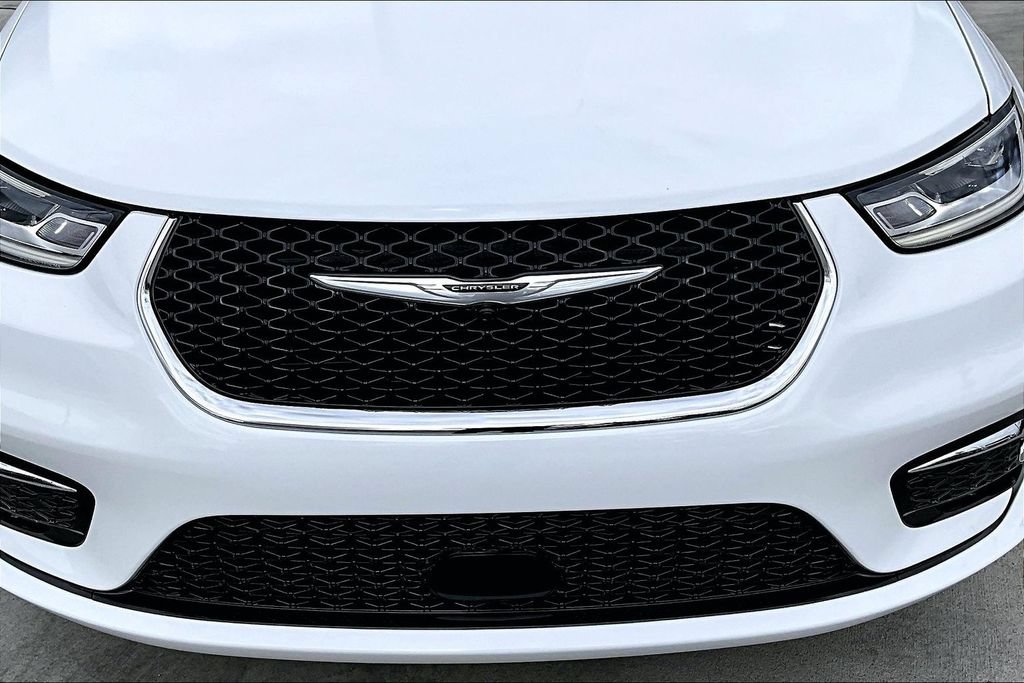 New 2026 Chrysler Pacifica Select FWD image 30