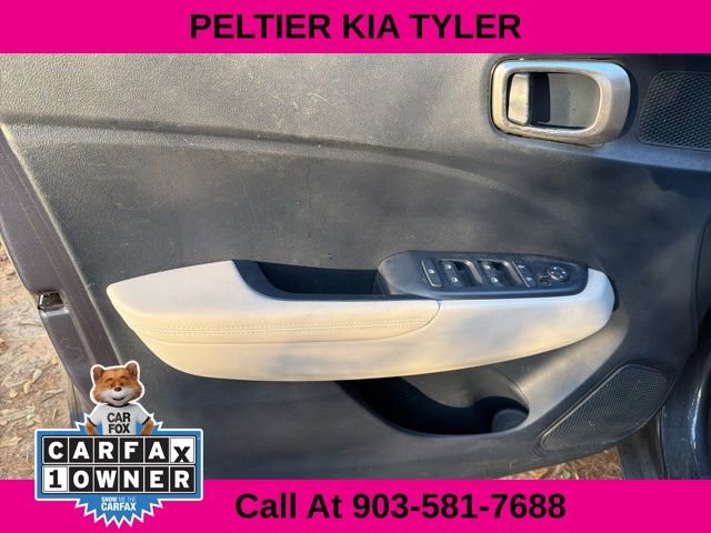 Used 2021 Hyundai Venue image 16