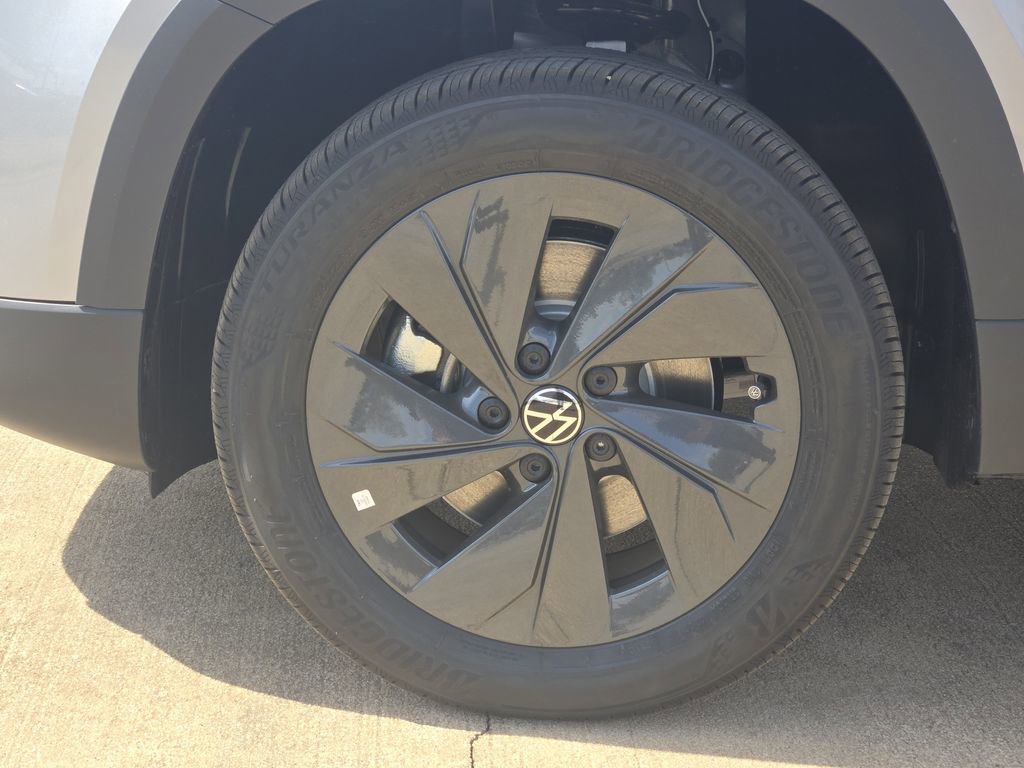 New 2026 Volkswagen Taos S image 9