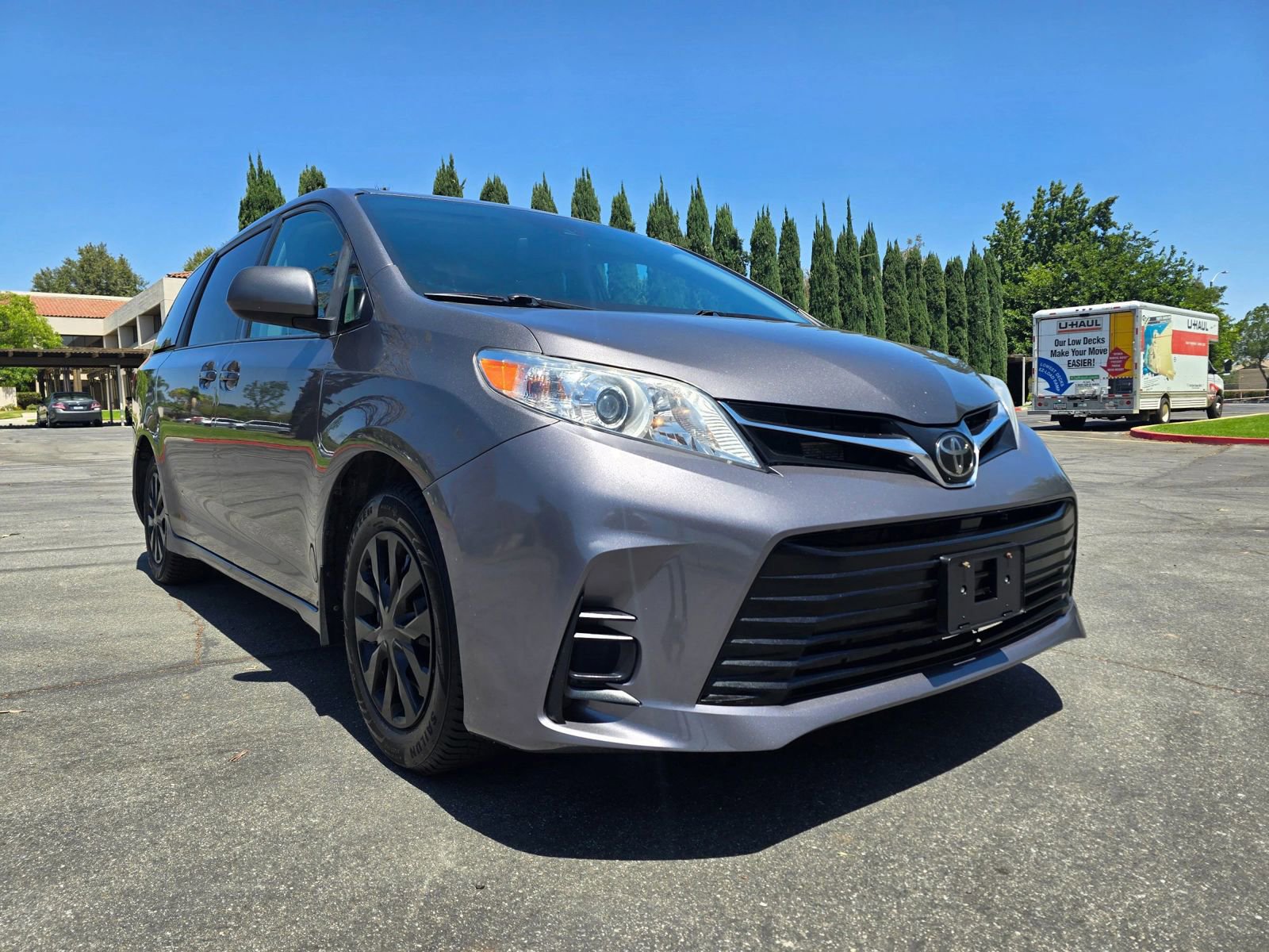 Used 2019 Toyota Sienna LE image 1