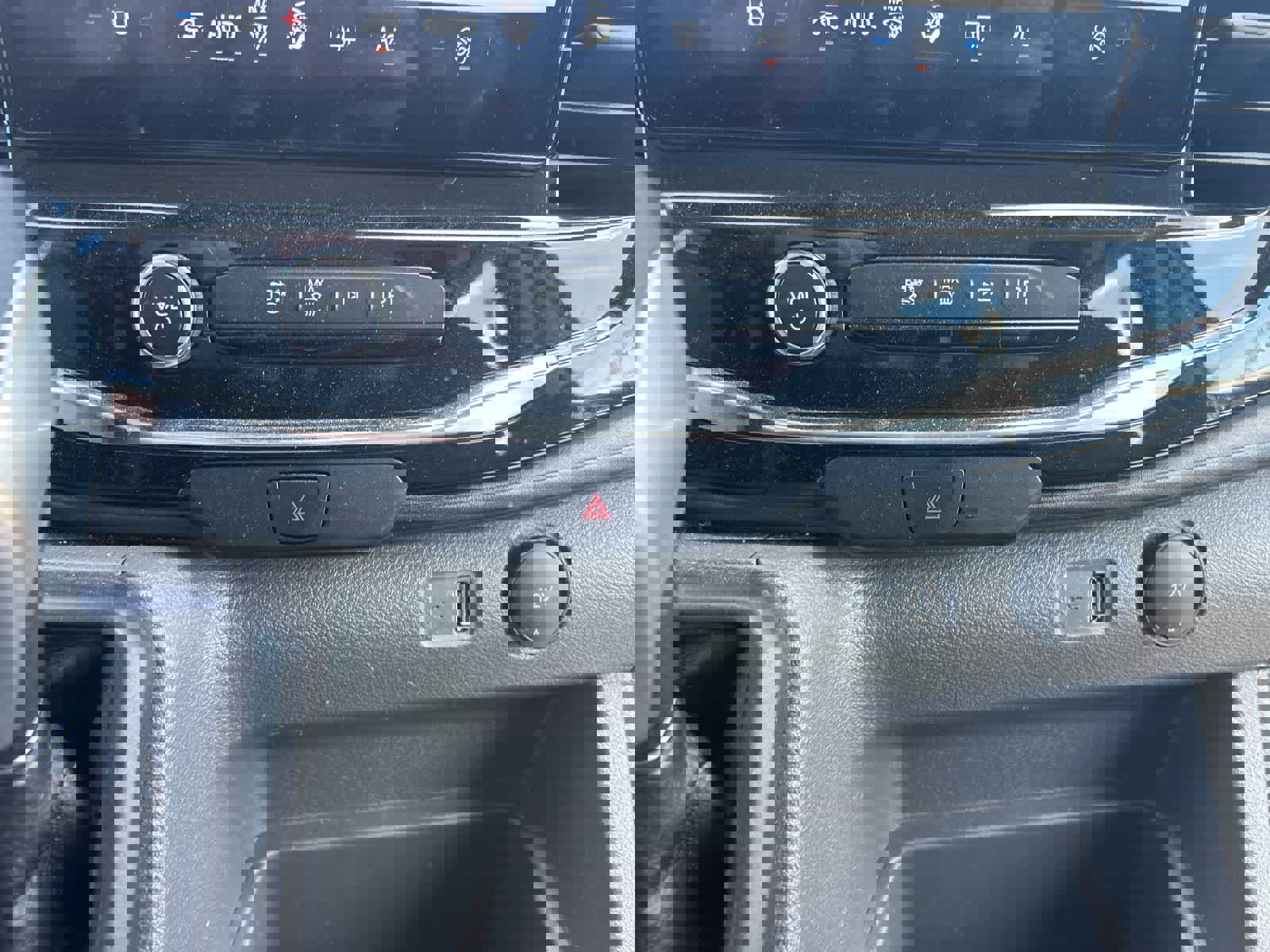 Used 2023 Ford Transit 350 XLT image 39