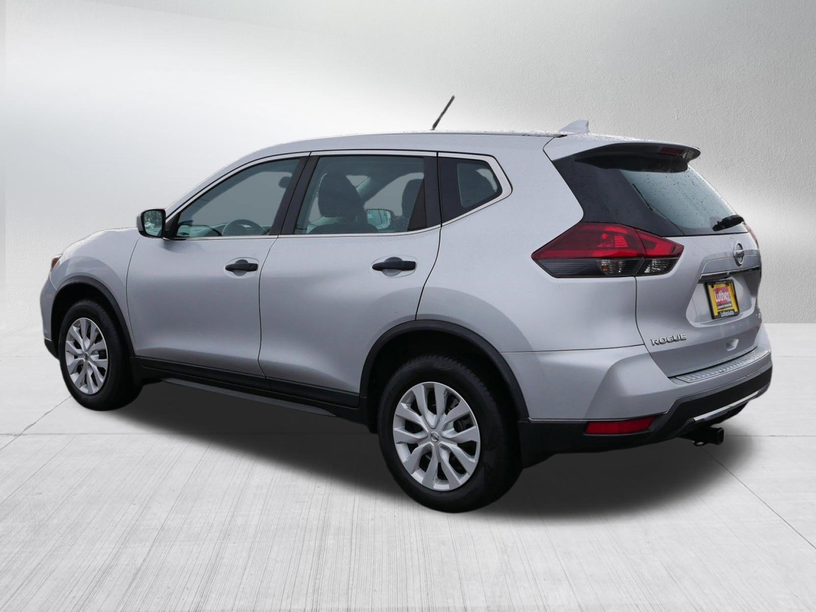 Used 2018 Nissan Rogue S image 5