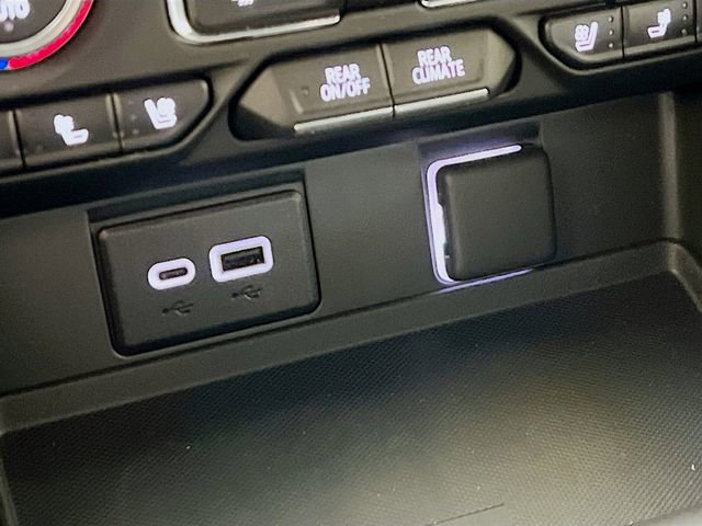 Used 2024 GMC Yukon AT4 w/ AT4 Premium Plus Package AWD/4WD image 20