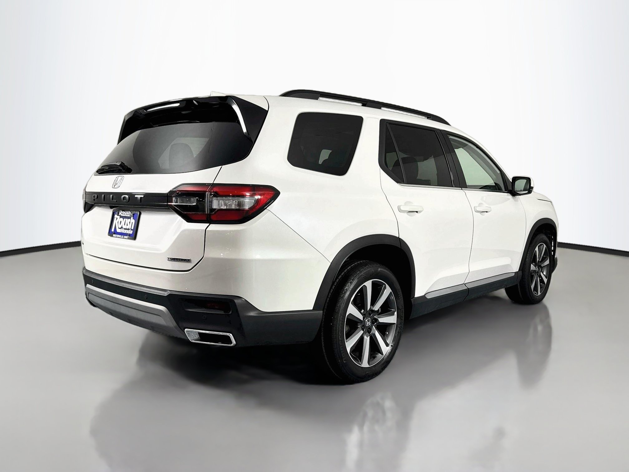 Certified 2024 Honda Pilot Touring image 5