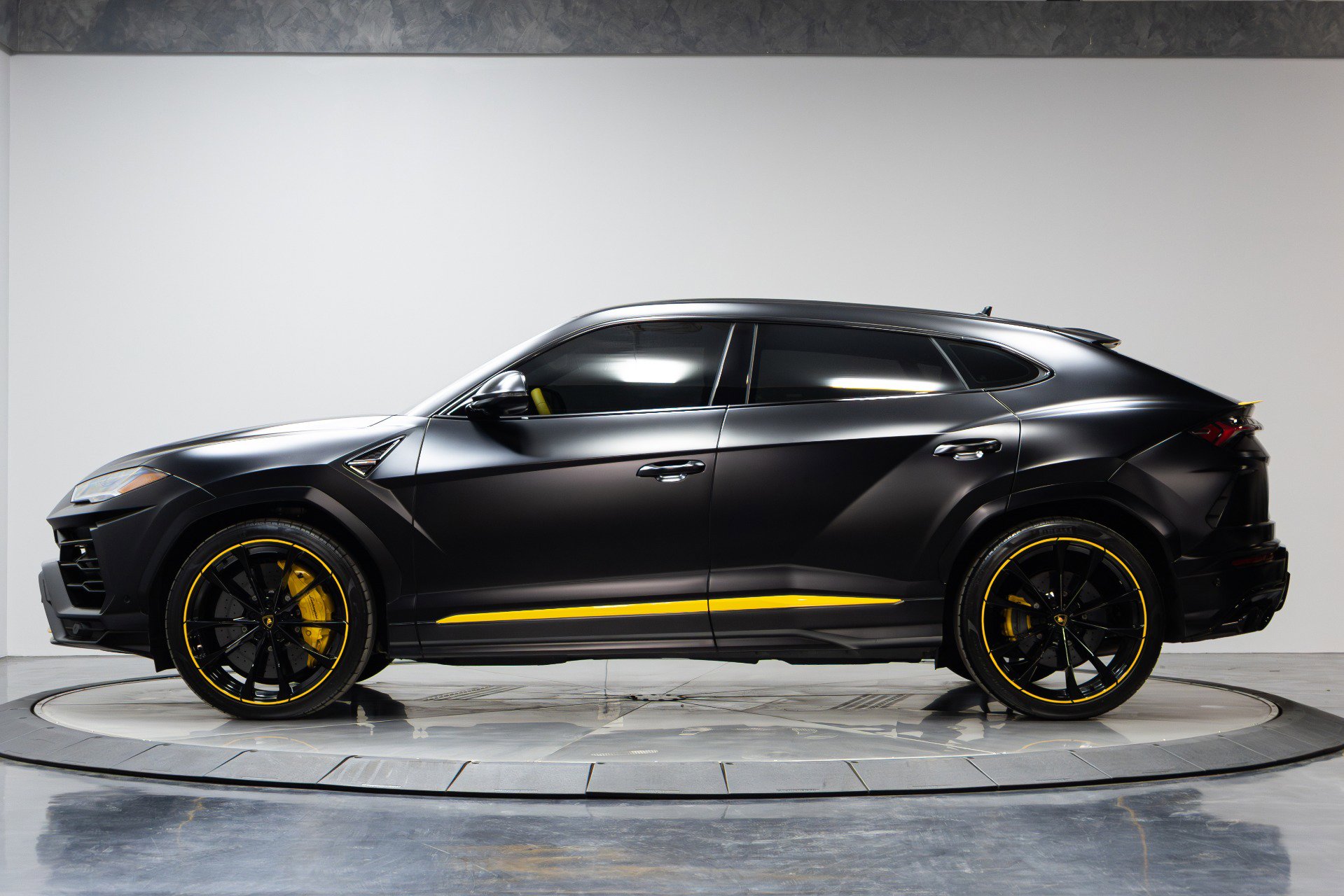Used 2022 Lamborghini Urus image 44