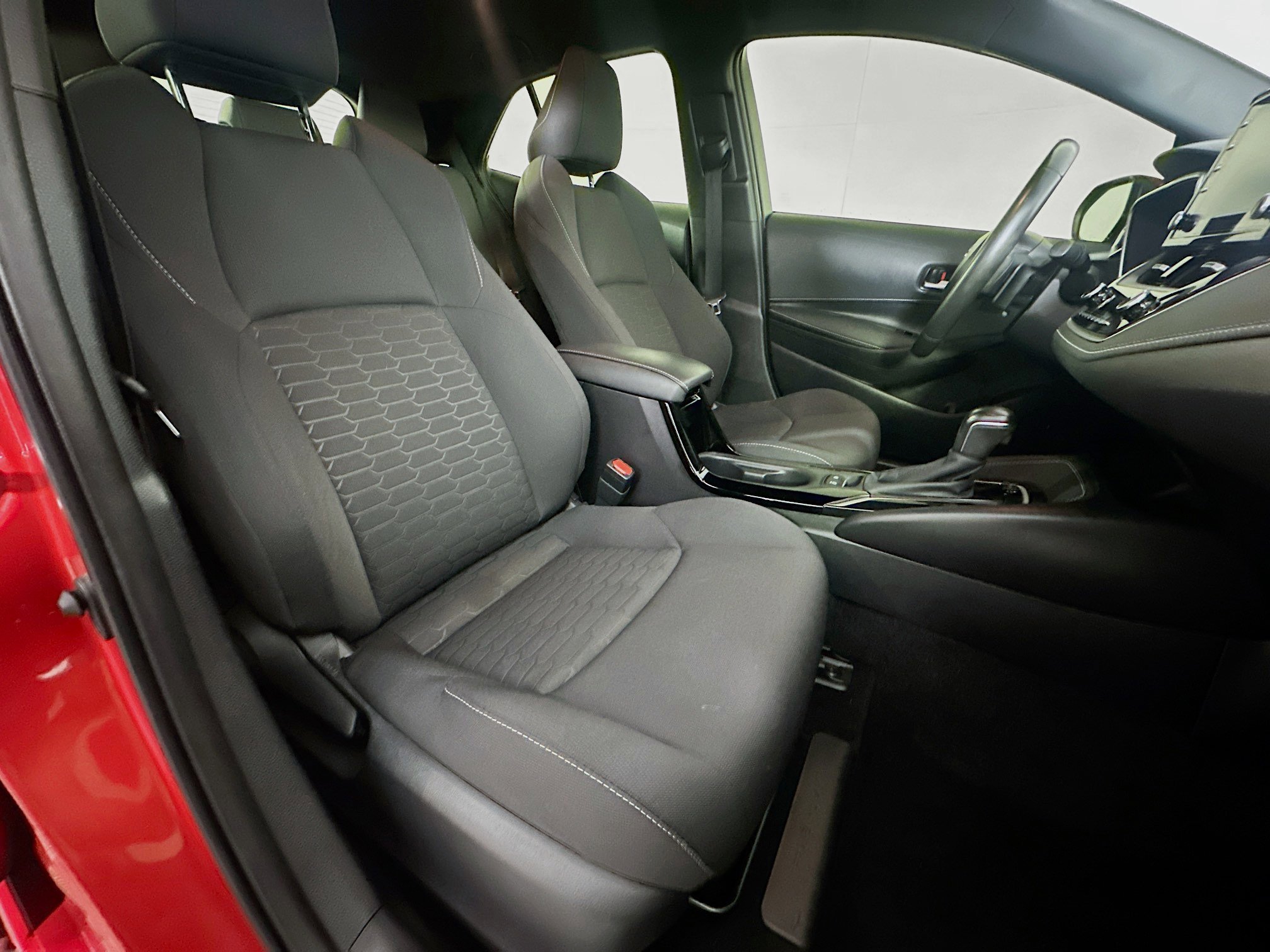 Used 2021 Toyota Corolla SE w/ Special Edition FWD image 29