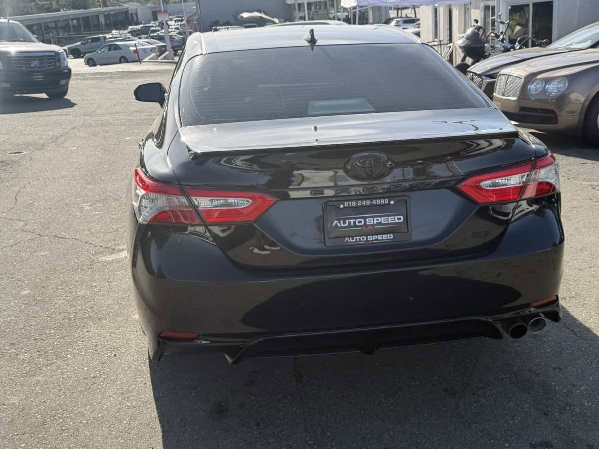 Used 2019 Toyota Camry SE FWD image 5