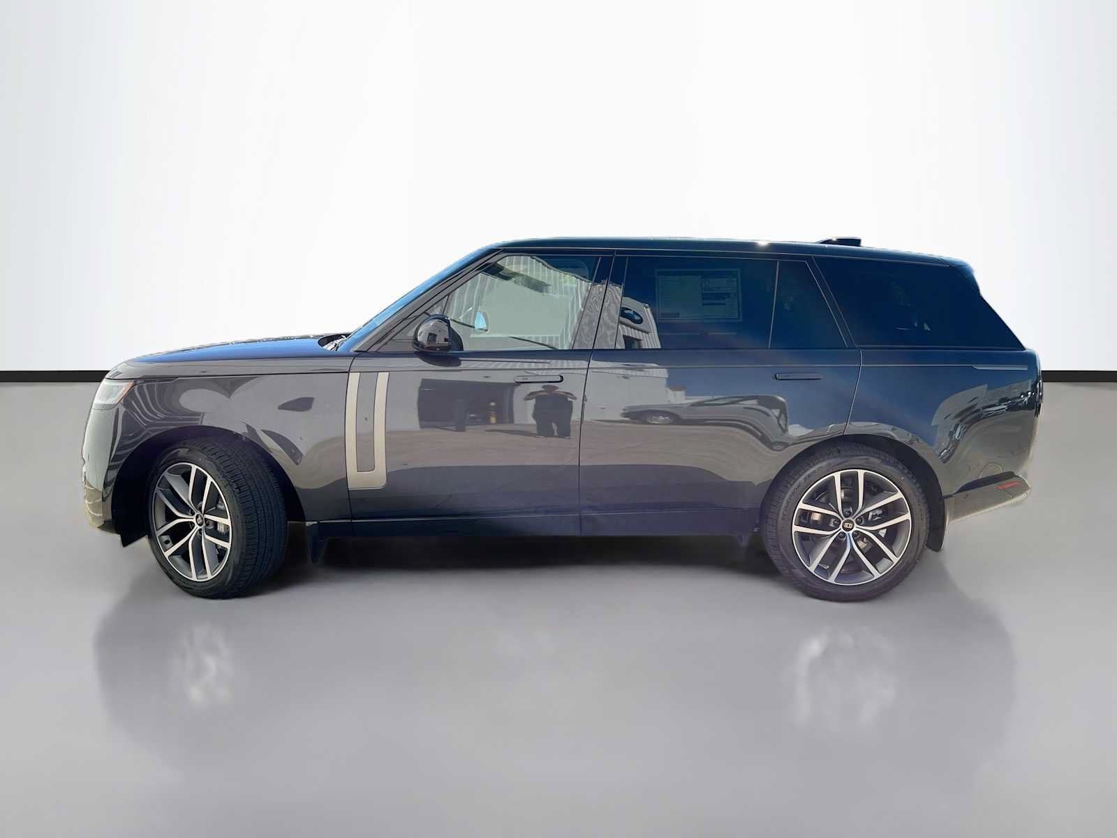 New 2027 Land Rover Range Rover Long Wheelbase SE AWD/4WD image 5