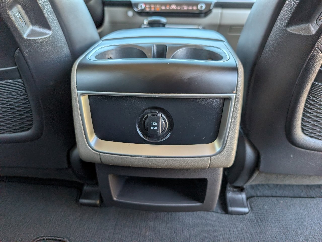 Used 2025 Kia Carnival image 8