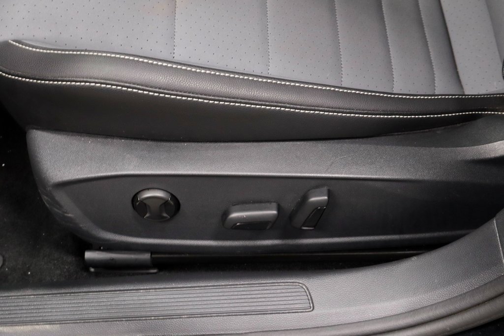 Used 2025 Volkswagen Jetta SE image 27