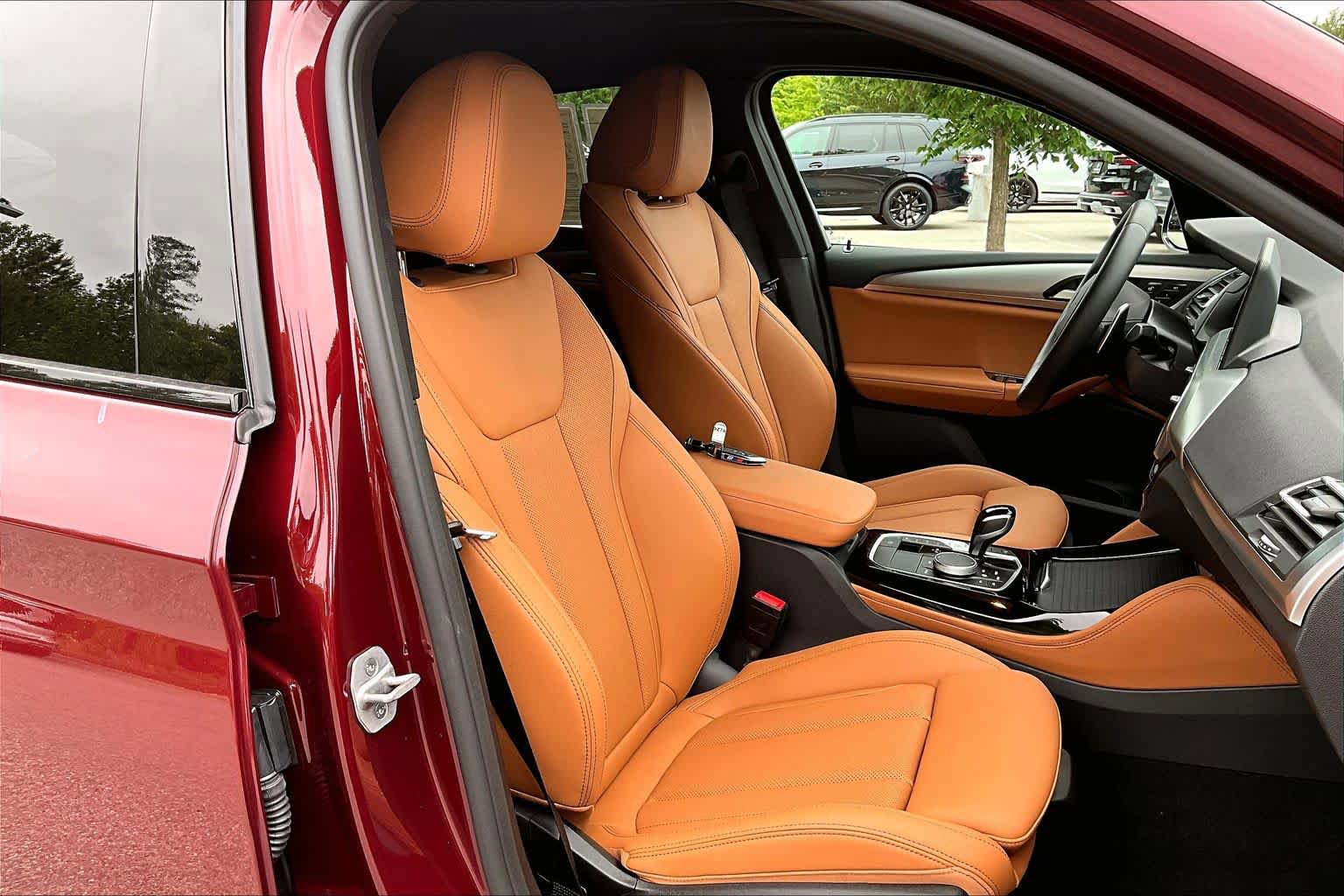 Certified 2025 BMW X4 xDrive30i AWD/4WD image 8