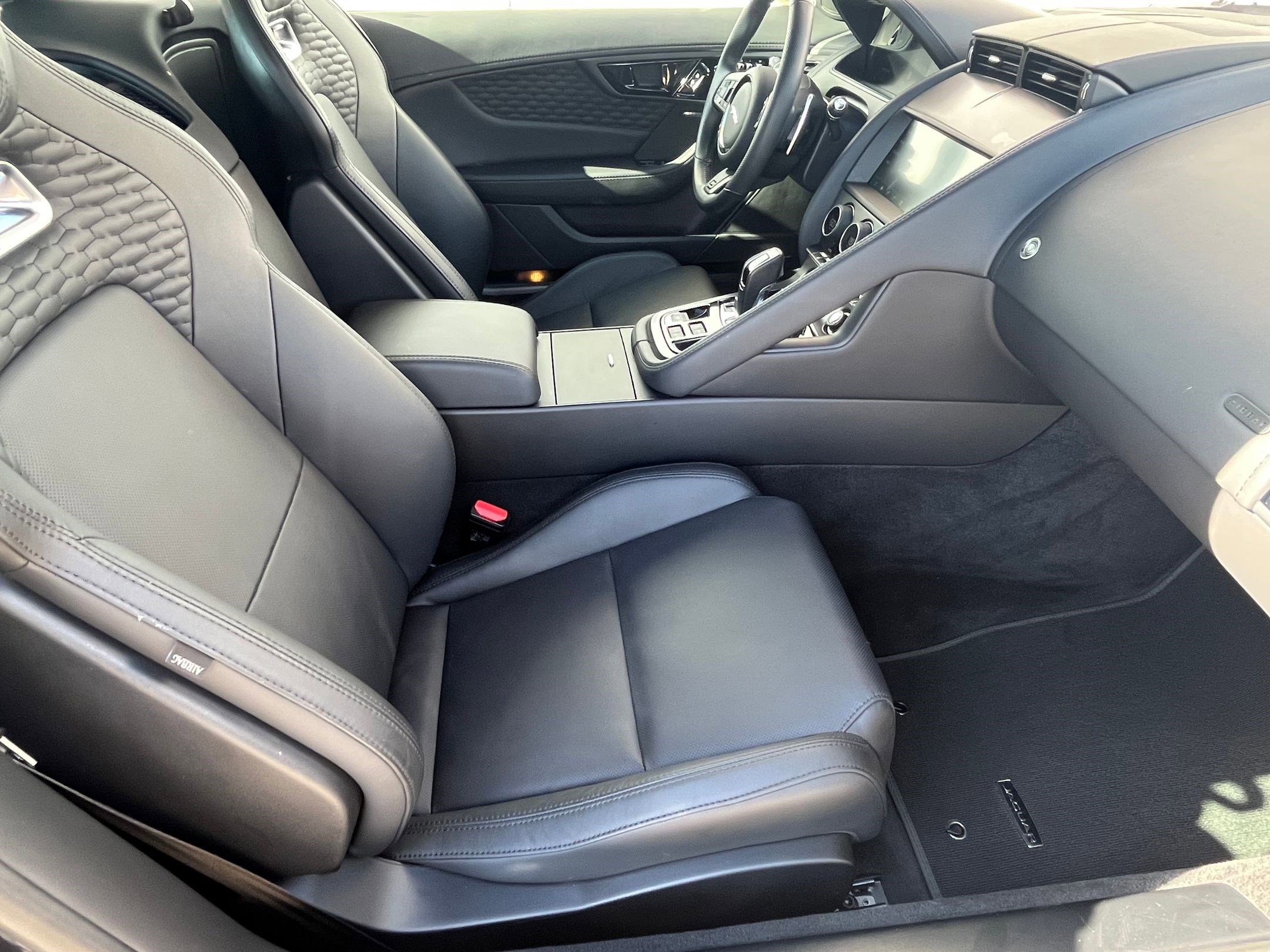 Used 2023 Jaguar F-TYPE R image 25