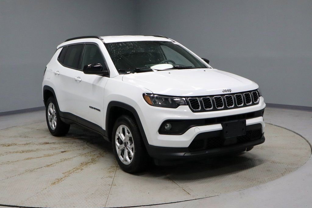 Used 2025 Jeep Compass Latitude image 1