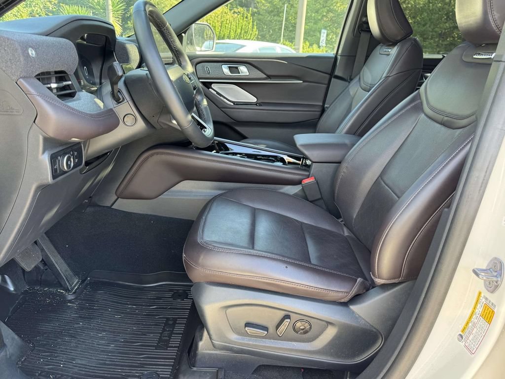 Used 2025 Ford Explorer Platinum AWD/4WD image 22