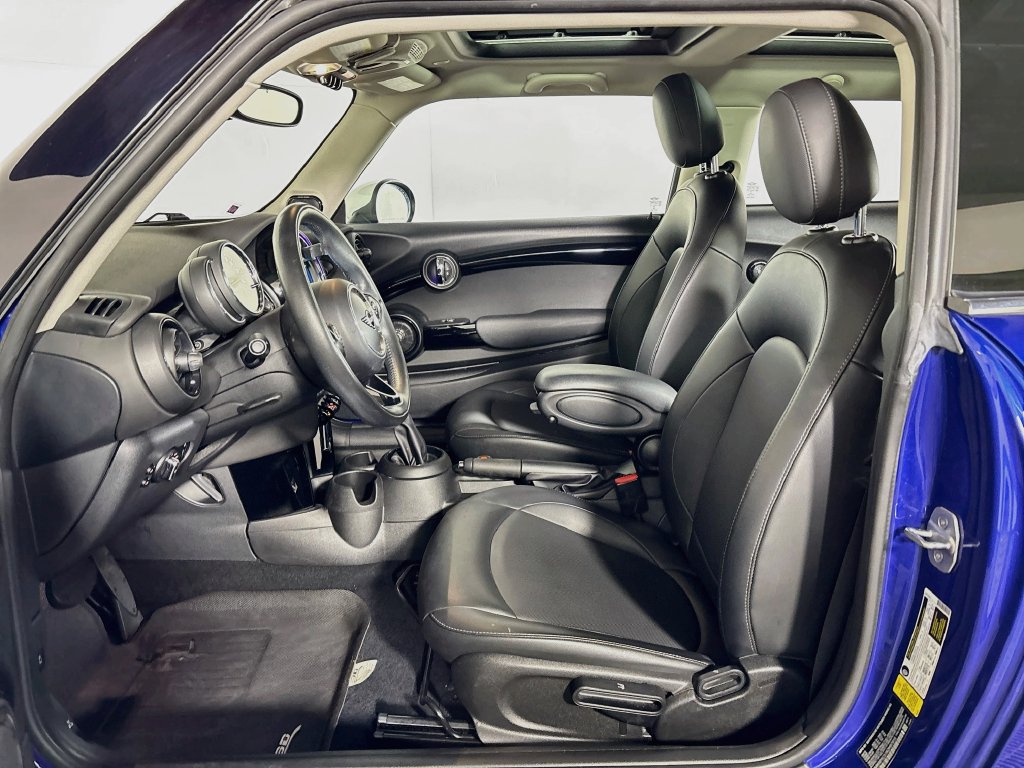Used 2019 MINI Cooper 2-Door Hardtop w/ Premium Package FWD image 11
