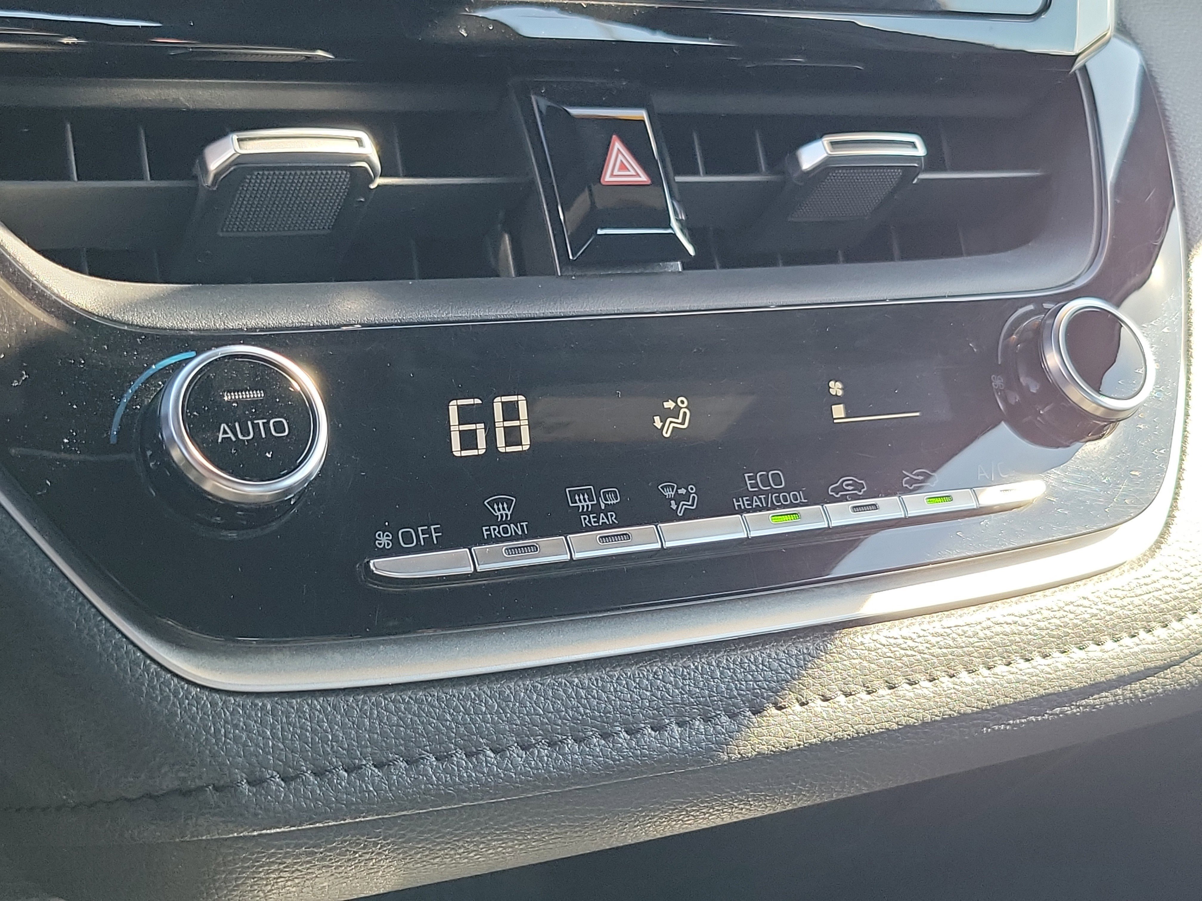 Used 2022 Toyota Corolla SE image 29