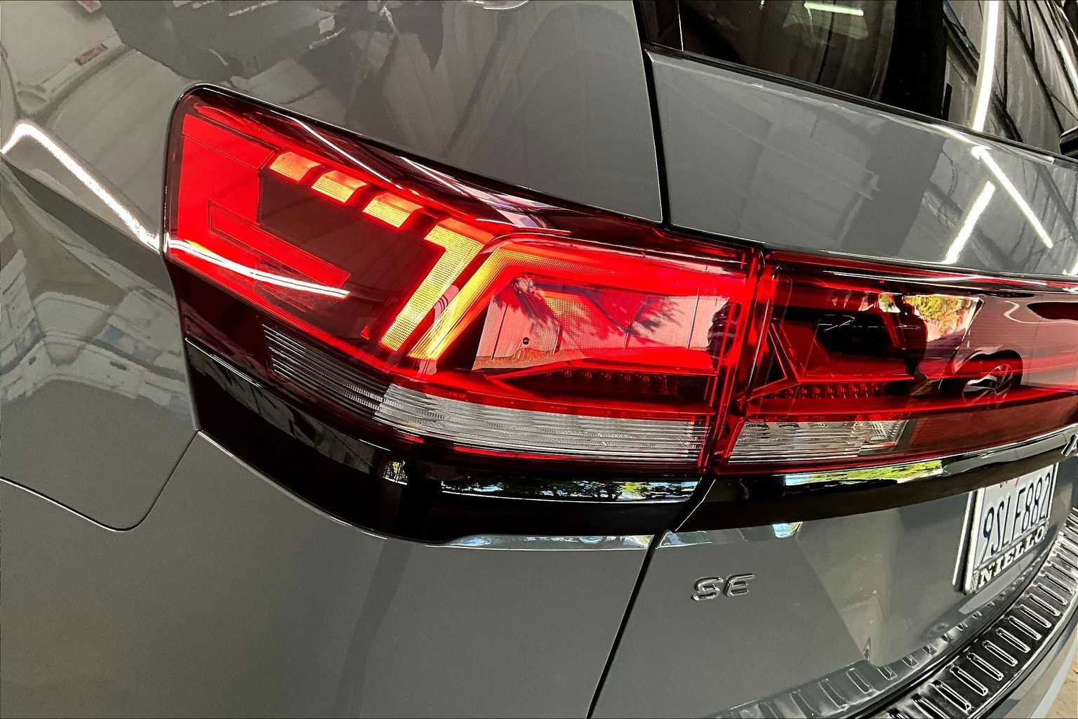 Used 2025 Volkswagen Atlas Peak Edition SE image 33