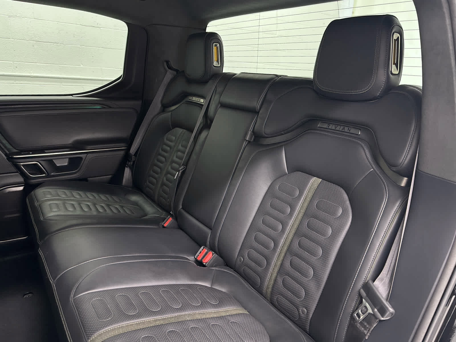 Used 2022 Rivian R1T Adventure image 16