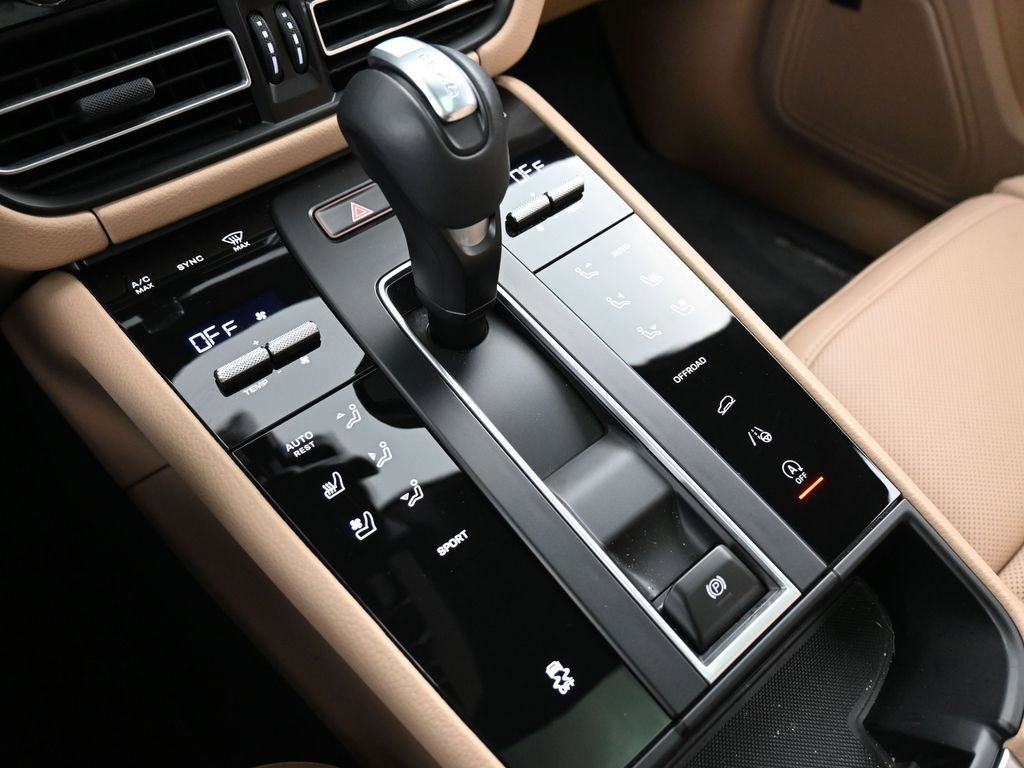 Certified 2025 Porsche Macan image 21