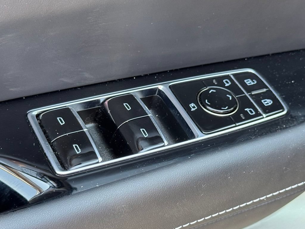 Used 2026 Cadillac Vistiq Platinum w/ LPO, Floor Liner Package AWD/4WD image 19