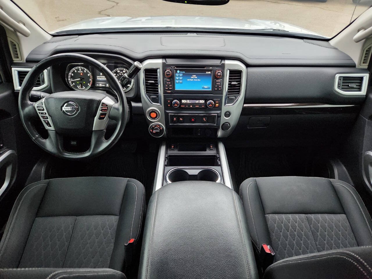 Used 2017 Nissan Titan SV AWD/4WD image 3