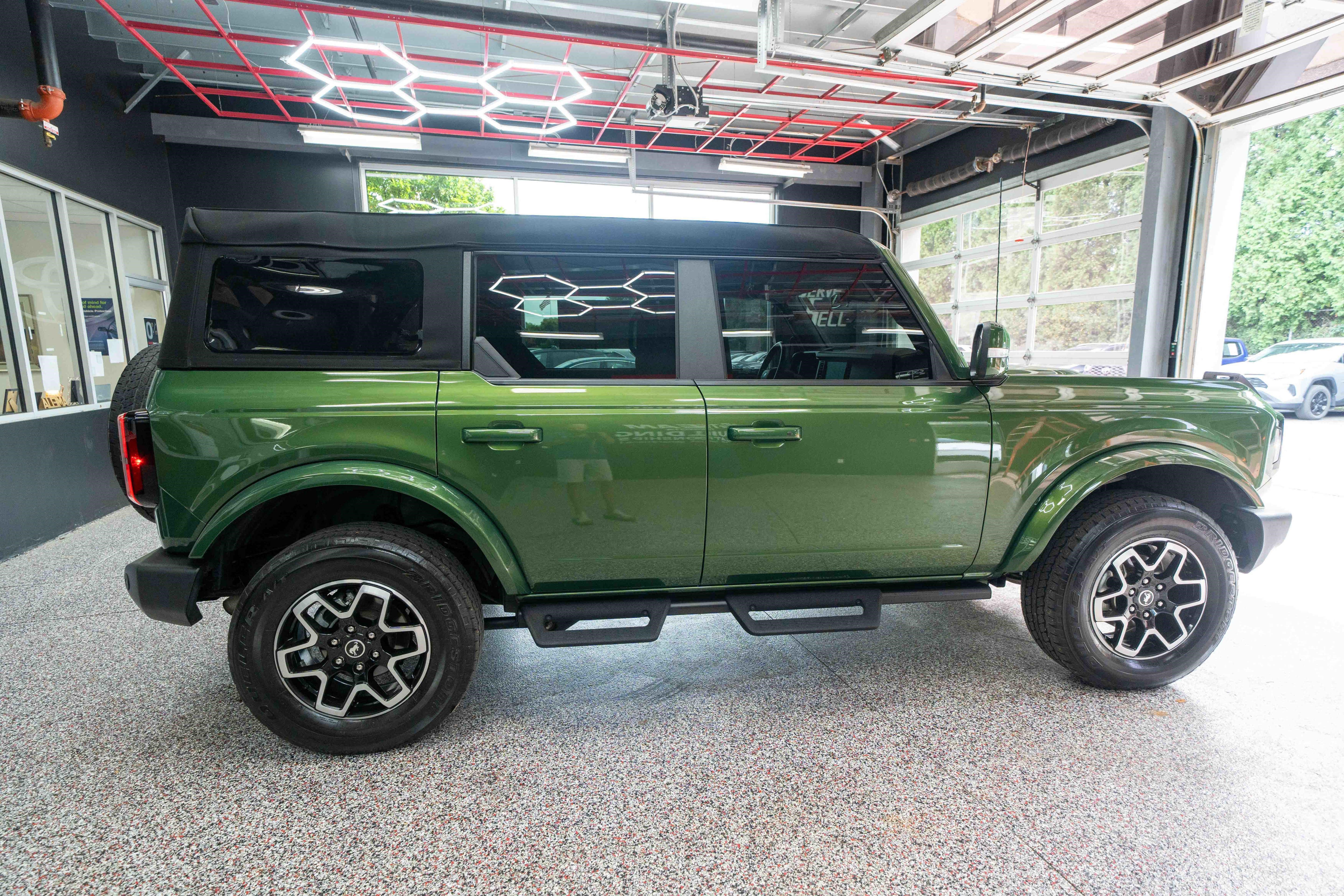 Used 2023 Ford Bronco Outer Banks AWD/4WD image 3