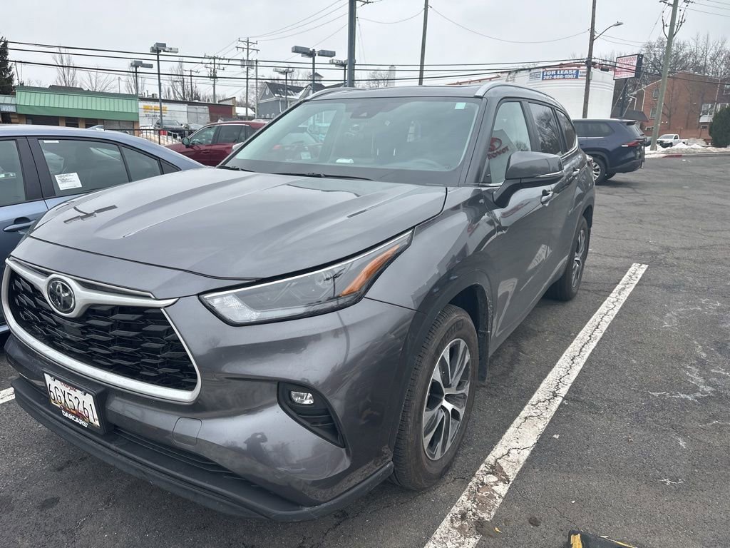 Used 2024 Toyota Highlander XLE