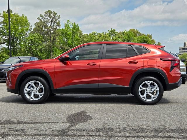 Used 2024 Chevrolet Trax LS w/ LS Convenience Package image 2