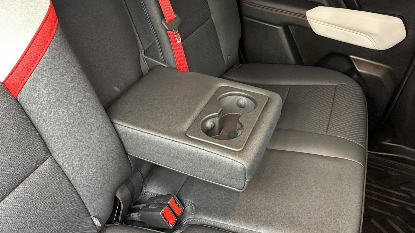 Used 2025 GMC Canyon AT4 w/ AT4X Package image 38