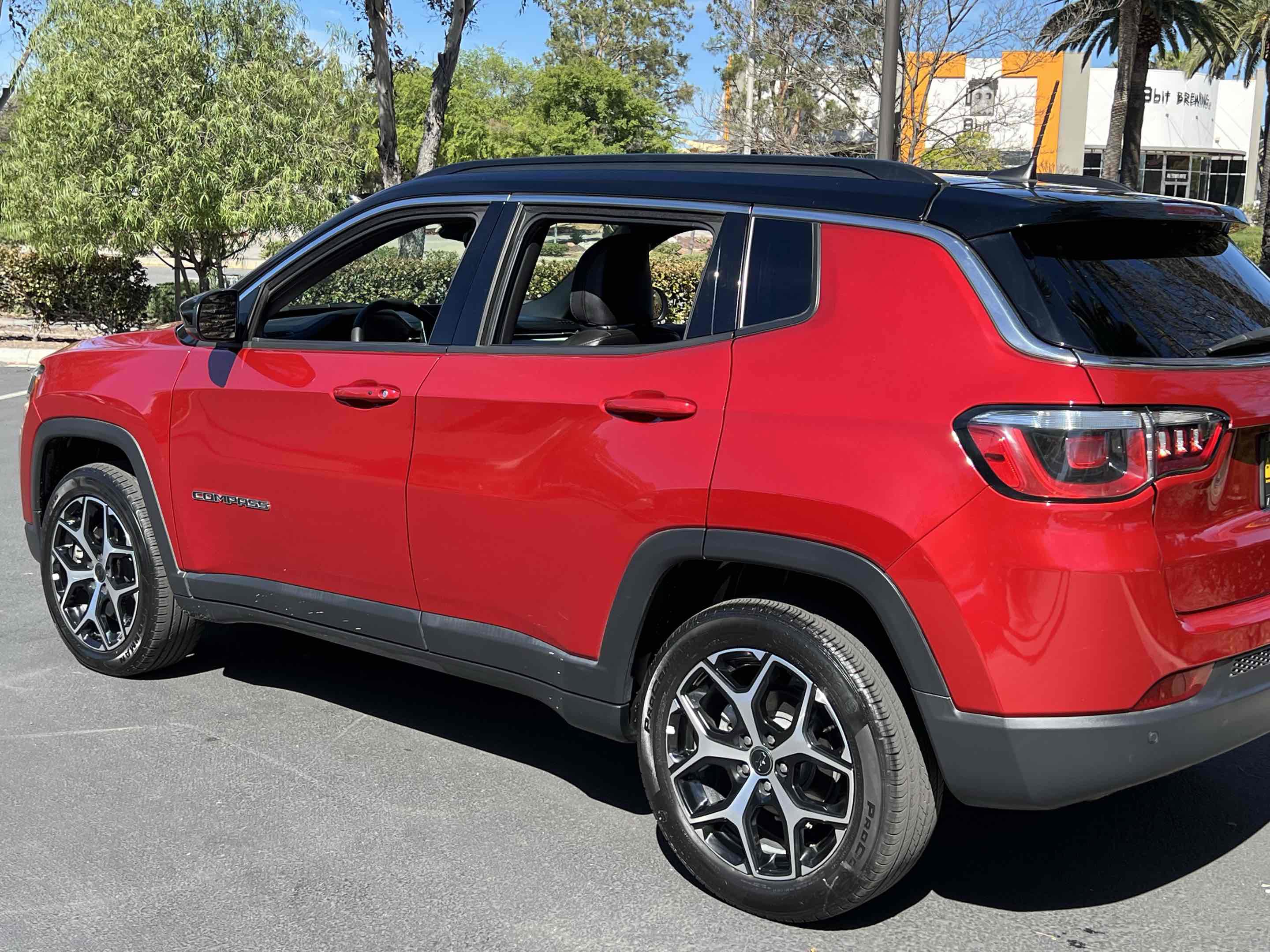 Used 2025 Jeep Compass Limited image 44